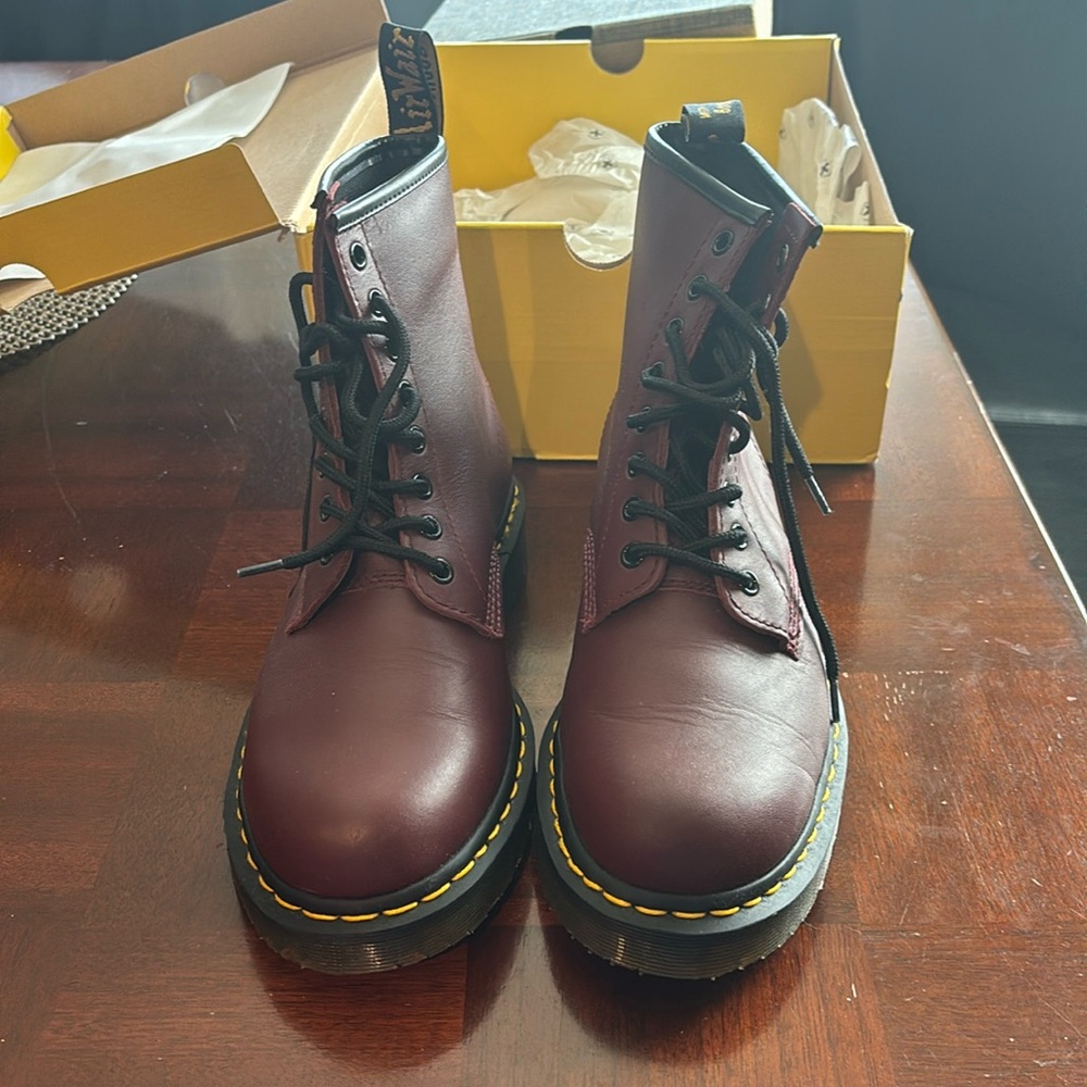 NWT Dr. Marrens Cherry Red